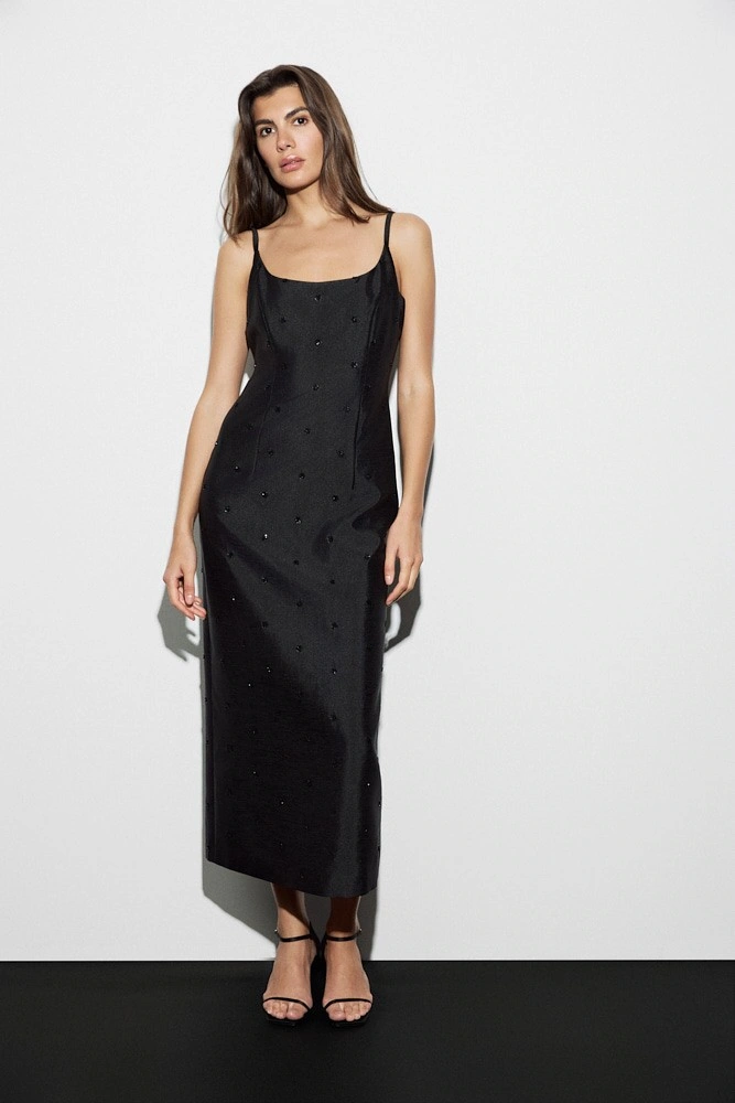 Платье миди приталенное с вышивкой бисером