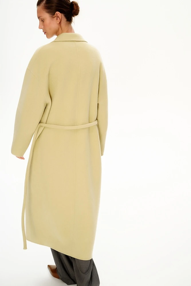 Пальто из шерсти с поясом