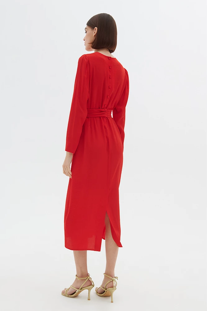 Платье с драпированным поясом