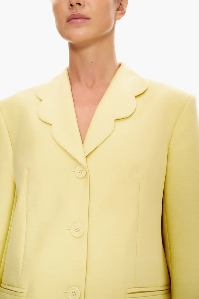 Жакет однобортный с акцентным воротником