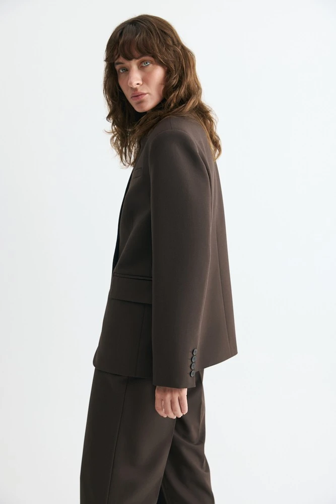 Жакет однобортный прямого силуэта