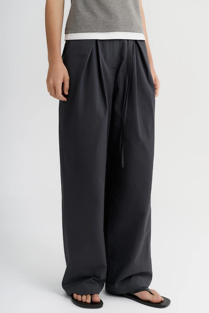 Брюки широкие со складками