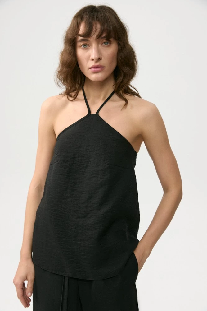 Топ-халтер из жатой ткани со льном