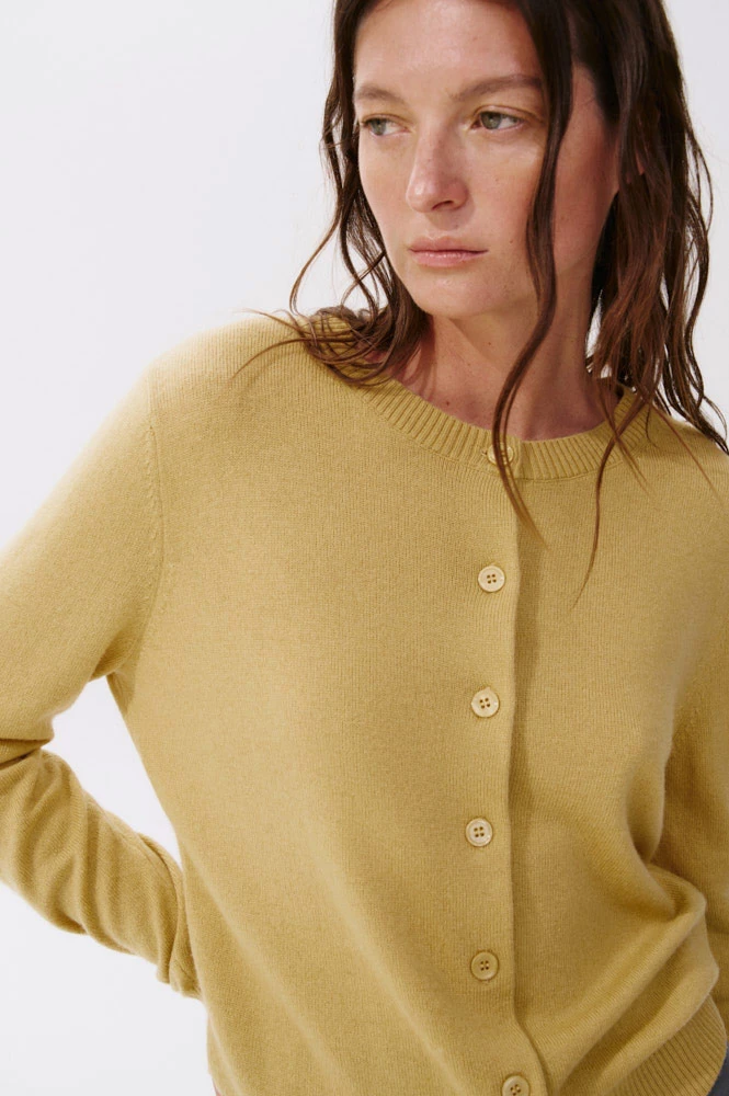 Кардиган тонкий приталенного кроя