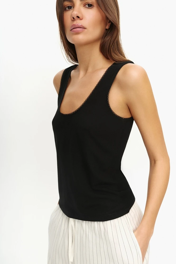 Топ из вискозного трикотажа в бельевом стиле