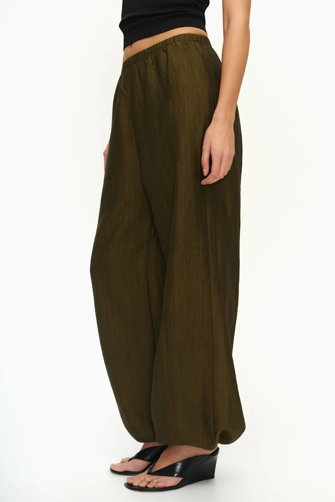 Брюки широкие с кулиской по низу