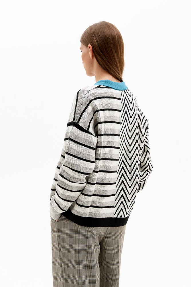 Свитер-поло с асимметричным рисунком