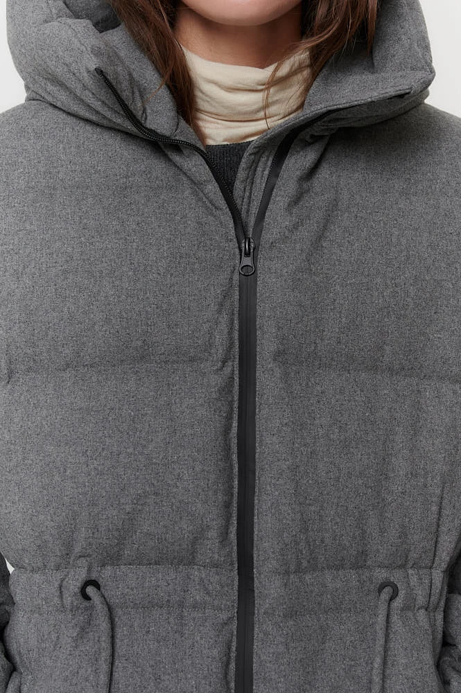 Пуховик средней длины из шерсти