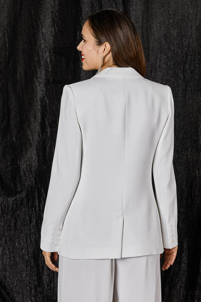 Жакет приталенный с косым бортом