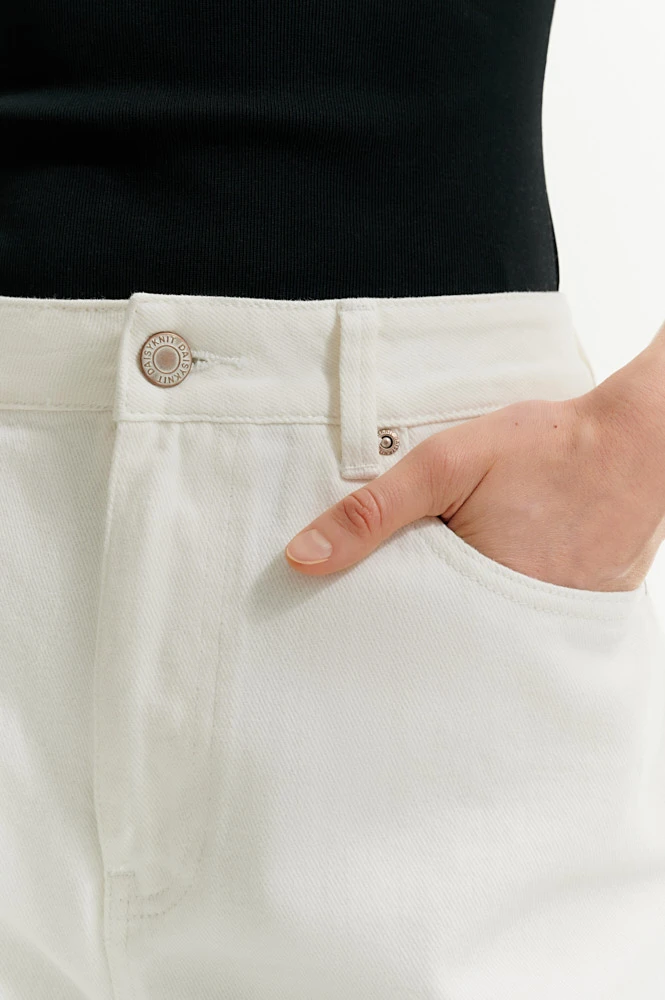 Джинсы зауженные