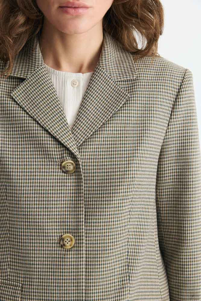 Жакет прямого силуэта на три пуговицы из хлопка