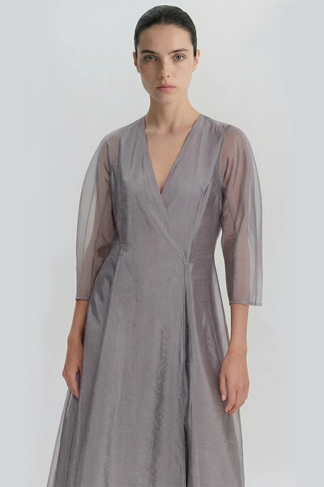 Платье миди приталенного силуэта из органзы