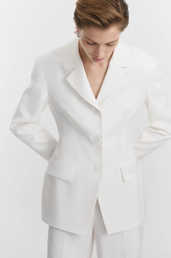 Жакет однобортный приталенного силуэта