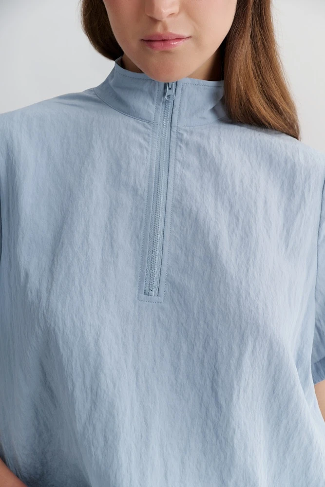 Топ на молнии с коротким рукавом