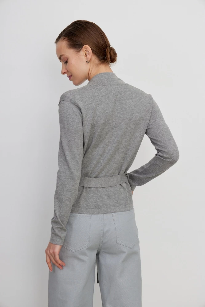 Пуловер на запахе