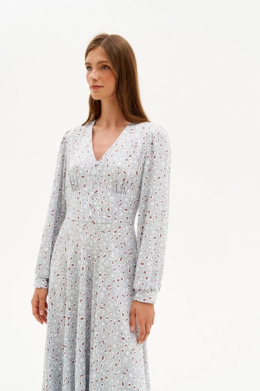 Платье с пуговицами и длинным рукавом