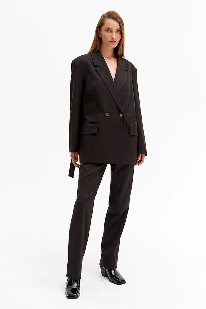 Жакет двубортный прямой с пряжками по спинке