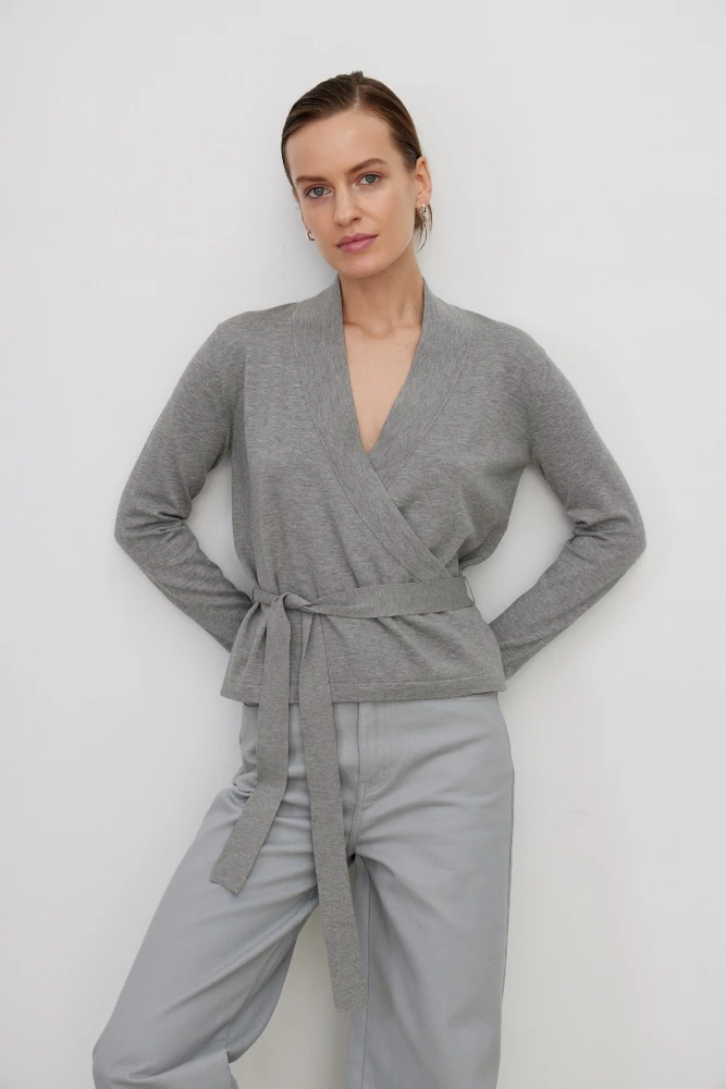 Пуловер на запахе