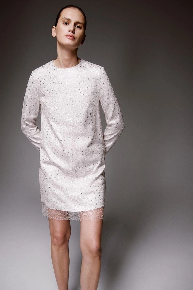 Платье мини из ажурной ткани декорированной глиттером