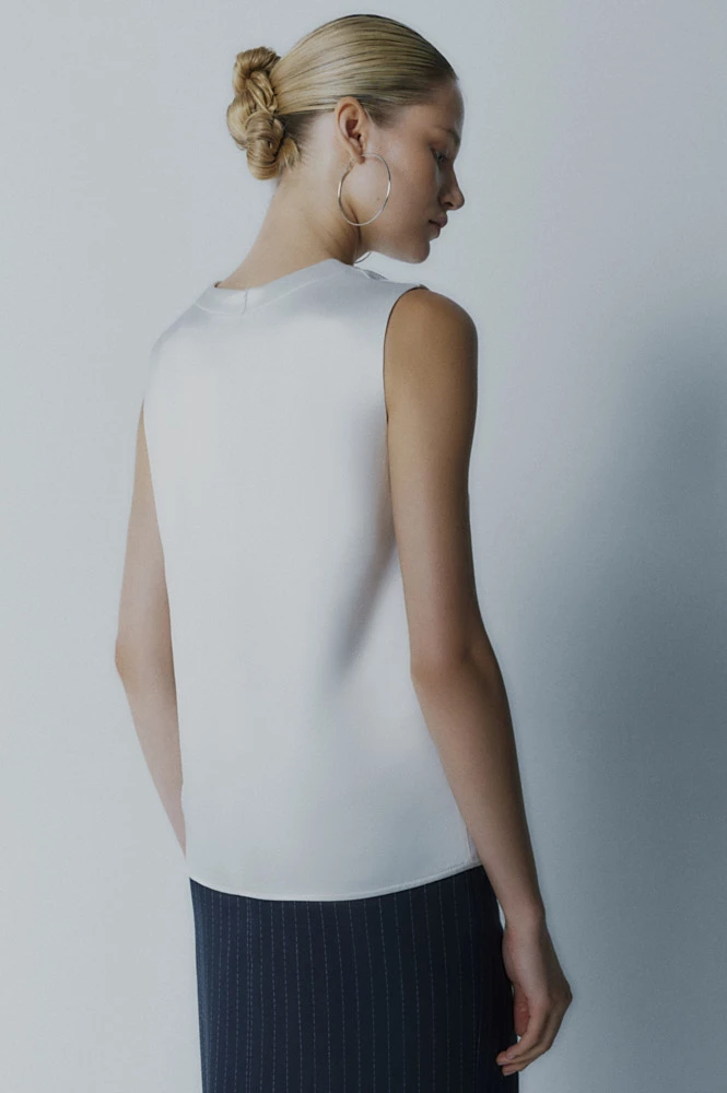 Топ из атласной вискозы