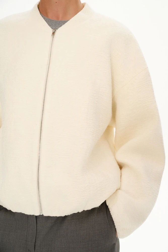 Бомбер из фактурного хлопка