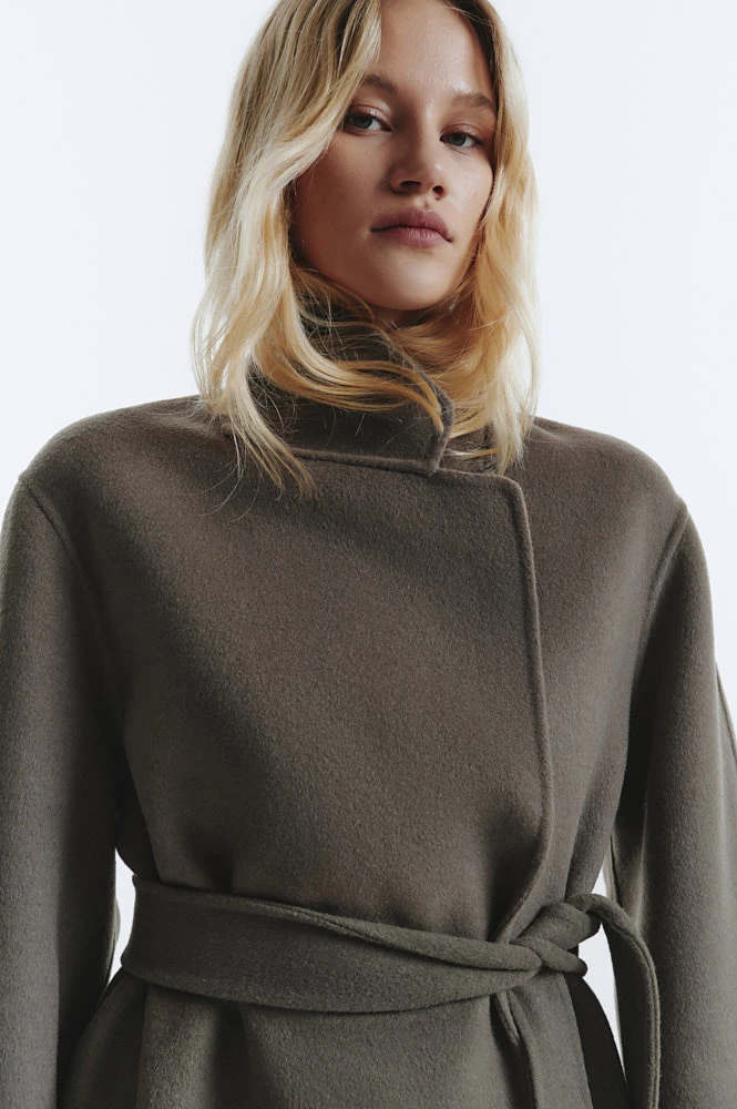 Пальто на запах из шерсти