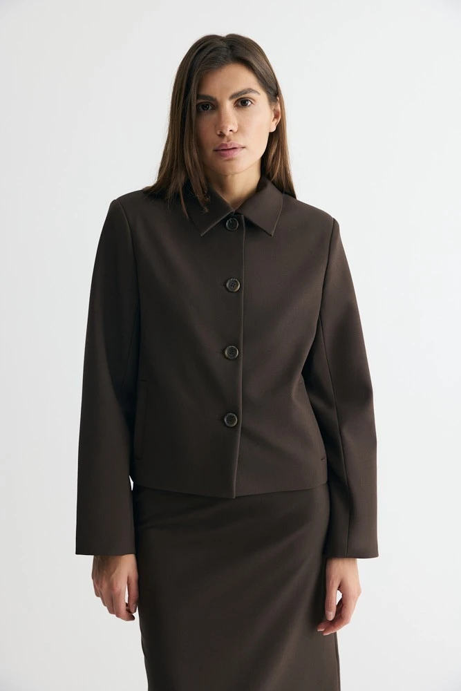 Жакет укороченный с отложным воротником