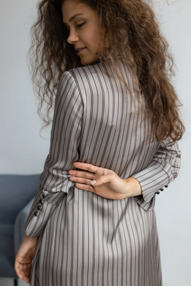 Платье с драпирующейся стойкой