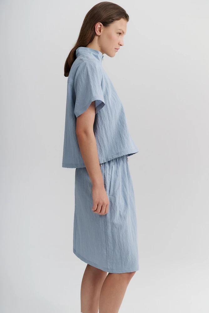 Топ на молнии с коротким рукавом