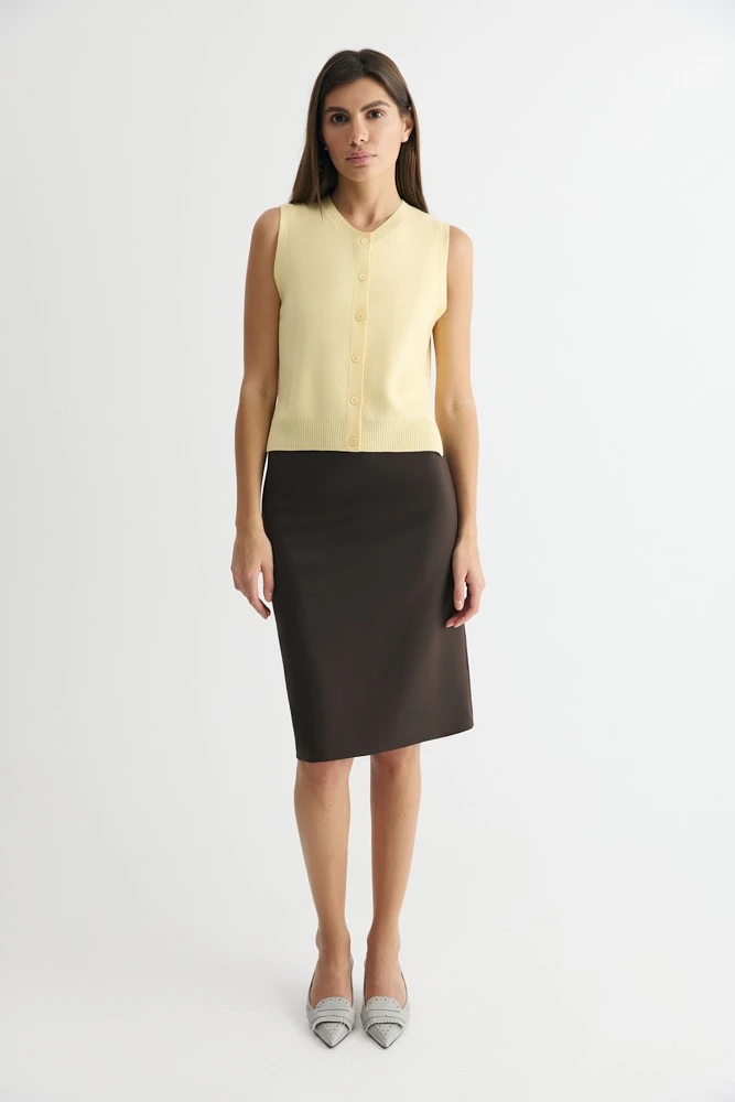 Жилет из шерсти на пуговицах