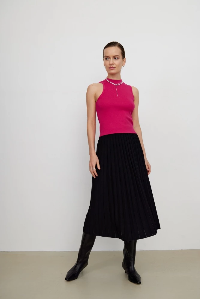 Топ с асимметричными плечами