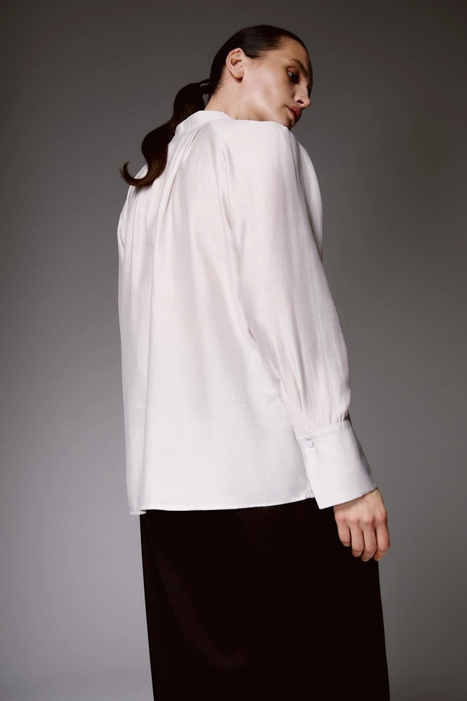 Блуза струящаяся со складками