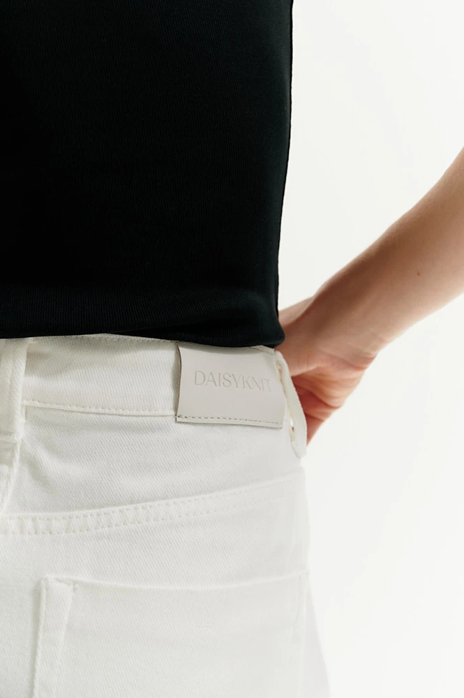 Джинсы зауженные