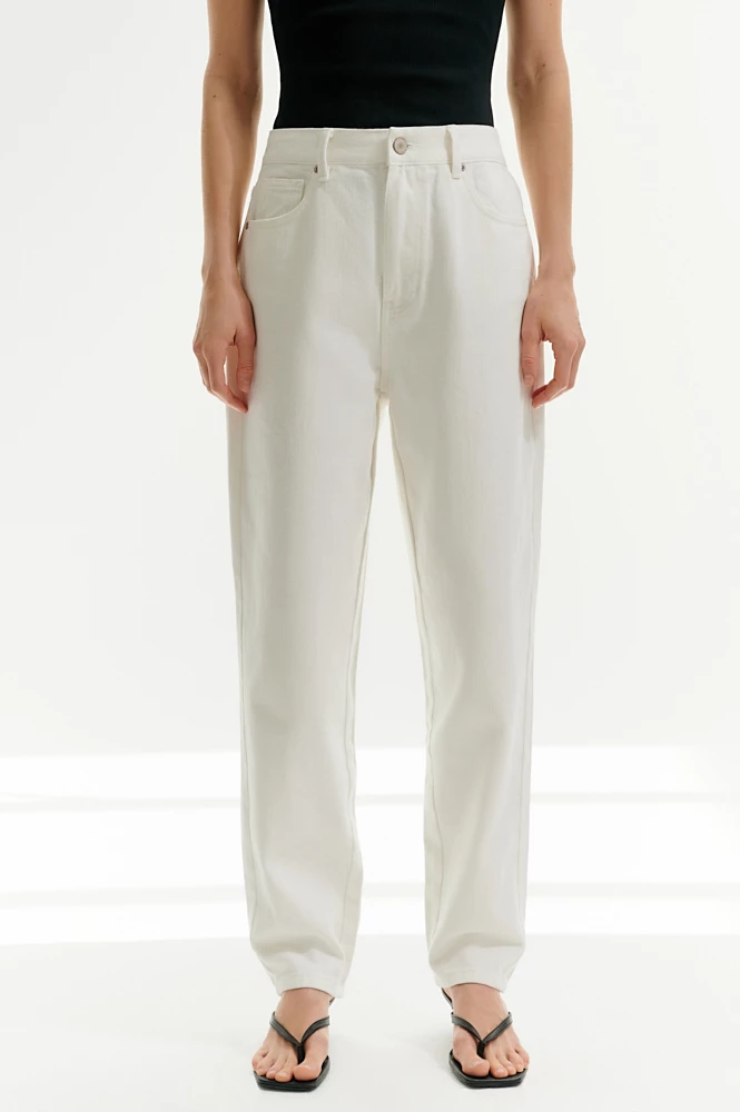 Джинсы зауженные