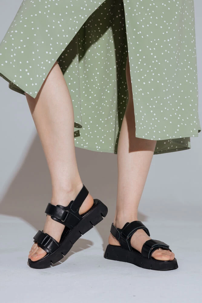 Сандалии на рифленой подошве