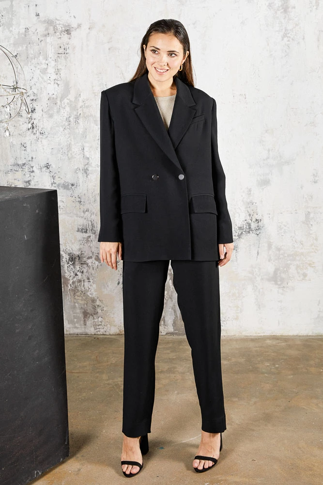 Жакет с расширенным плечом