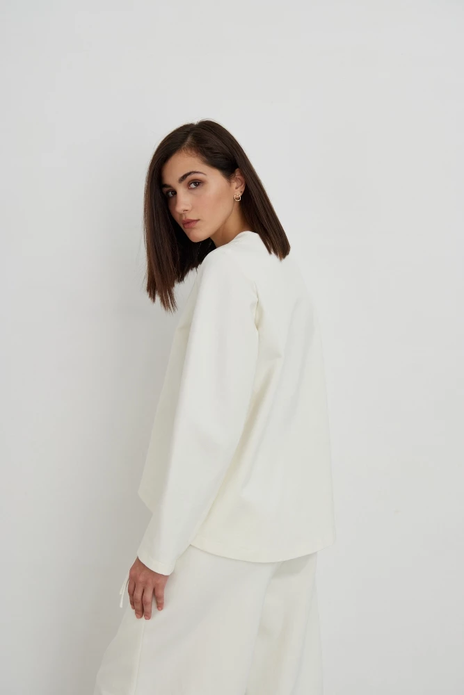 Свитшот со сборкой на рукавах