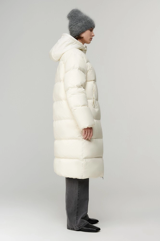Пуховик миди стеганный с капюшоном