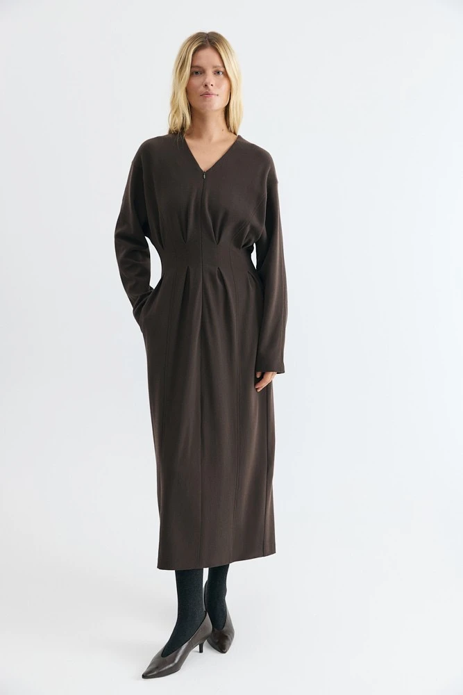 Платье силуэт песочные часы из премиальной итальянской шерсти