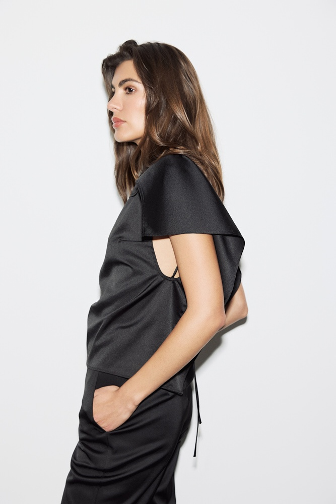 Топ с открытой спиной из атласной ткани