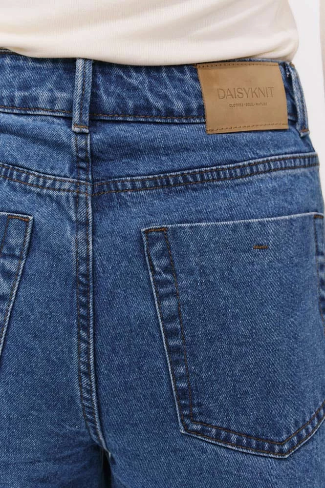 Джинсы зауженные