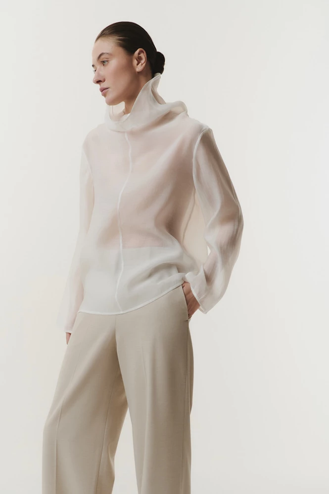 Блуза прозрачная с высоким воротником