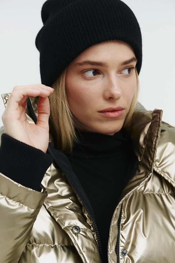 Шапка объемная с отворотами