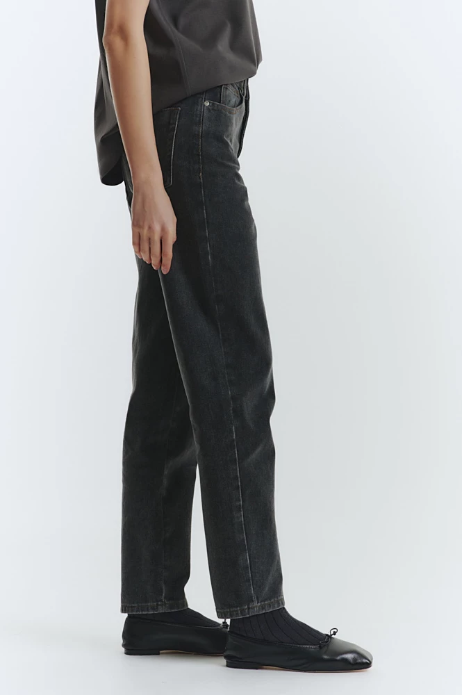 Джинсы зауженные