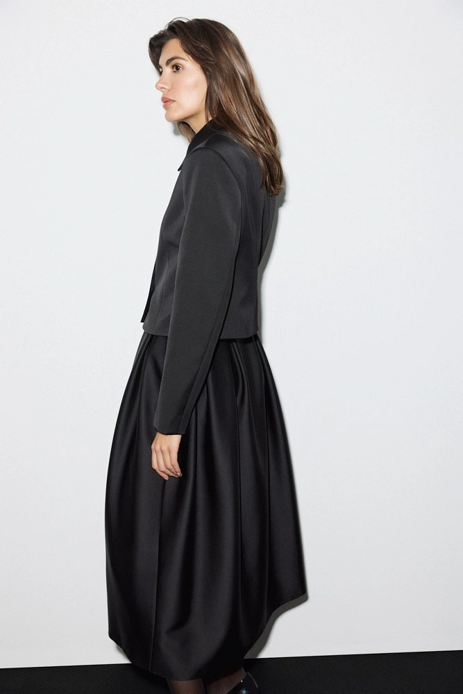 Жакет укороченный из костюмного атласа