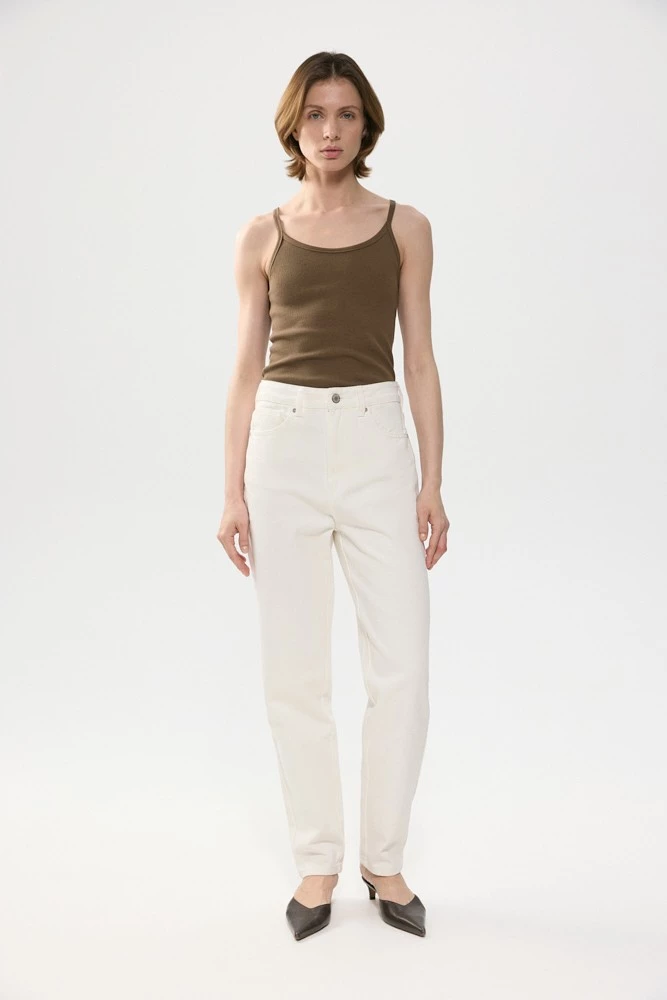 Джинсы зауженные