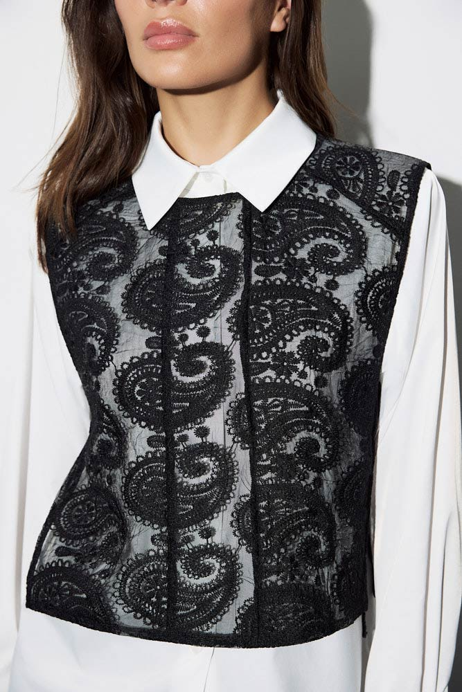 Манишка из прозрачной ткани с вышивкой