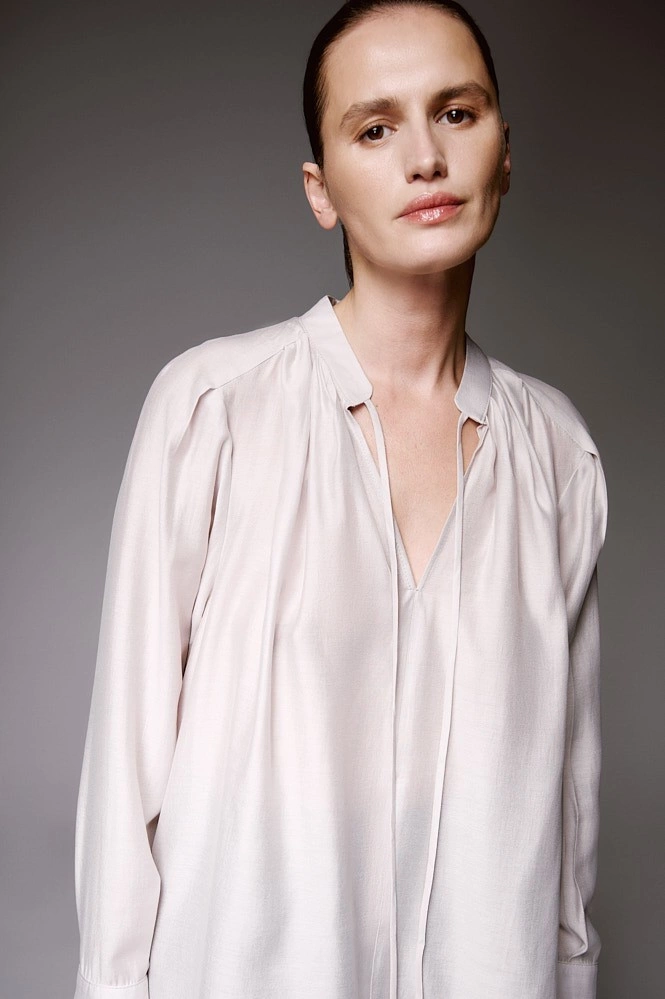 Блуза струящаяся со складками