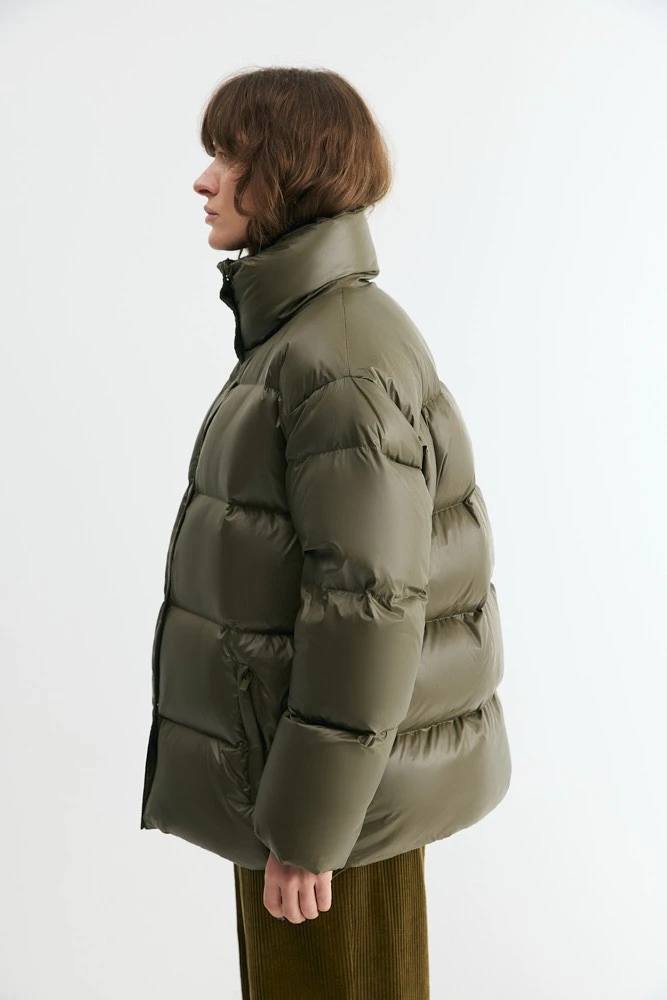 Пуховик укороченный с воротником-стойкой