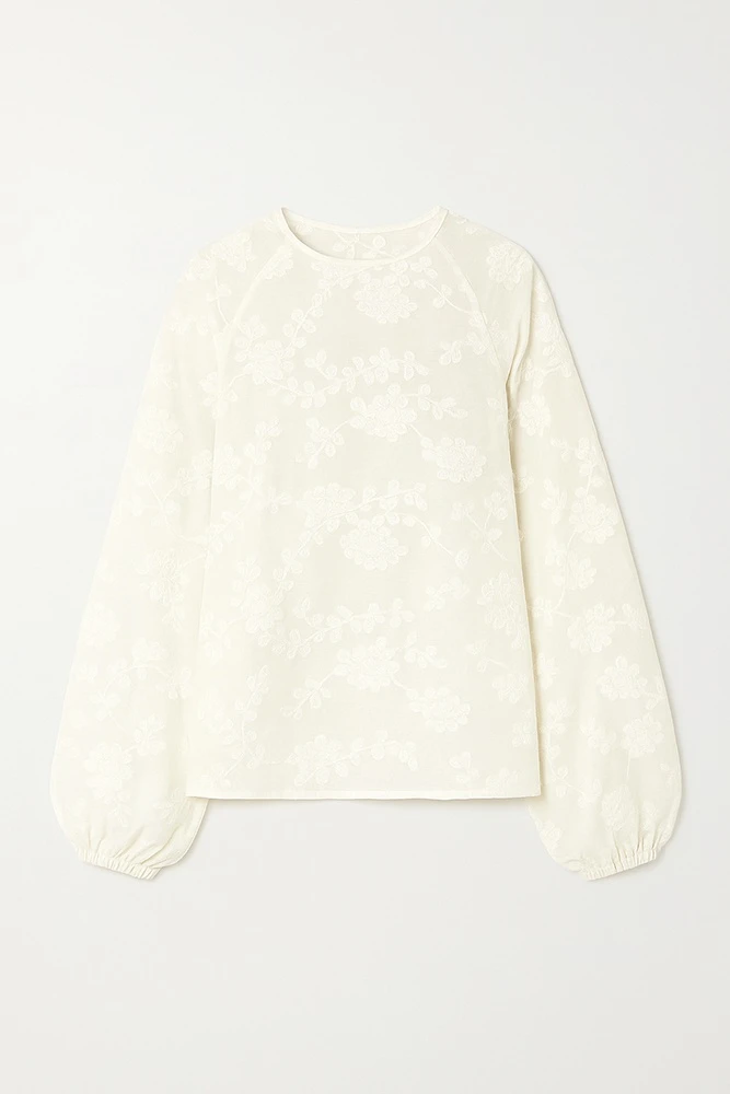 Блуза из полупрозрачной ткани с вышивкой
